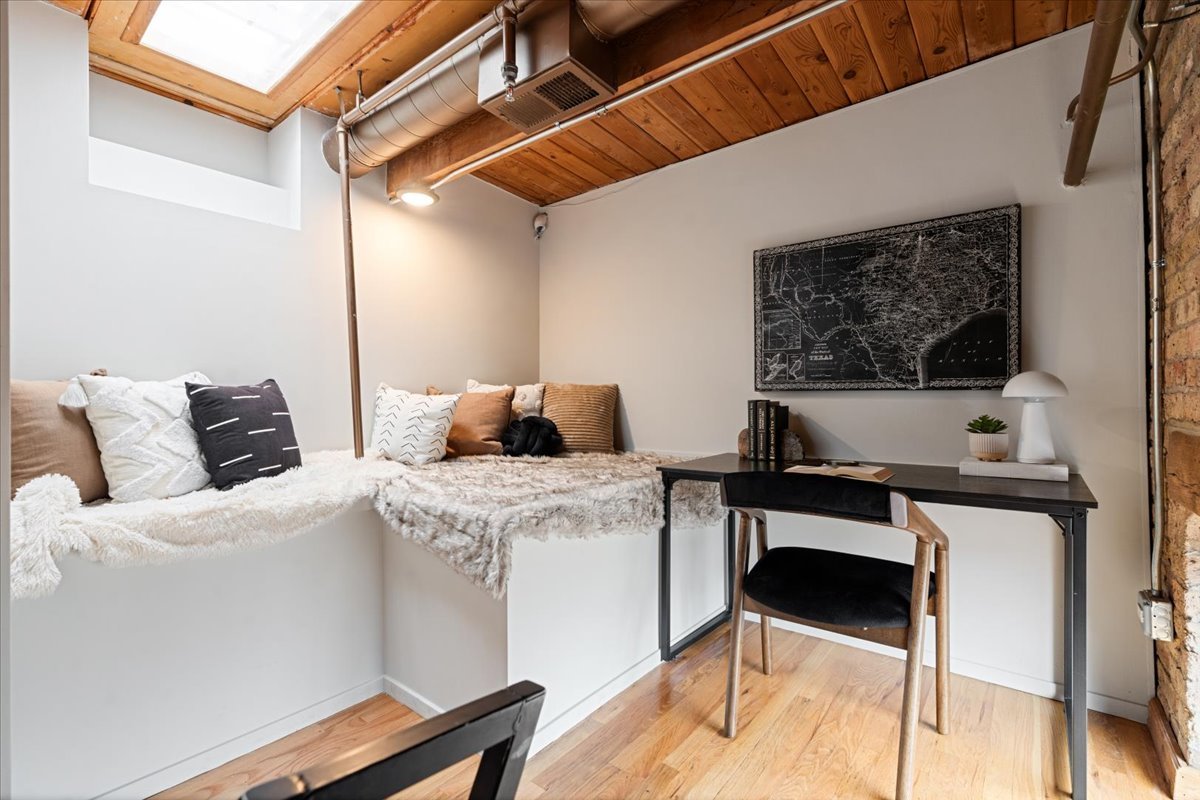 368 W Huron Street Unit: 4S