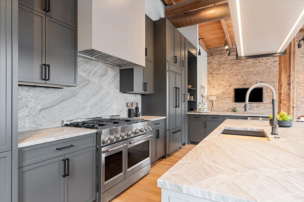 368 W Huron Street Unit: 4S