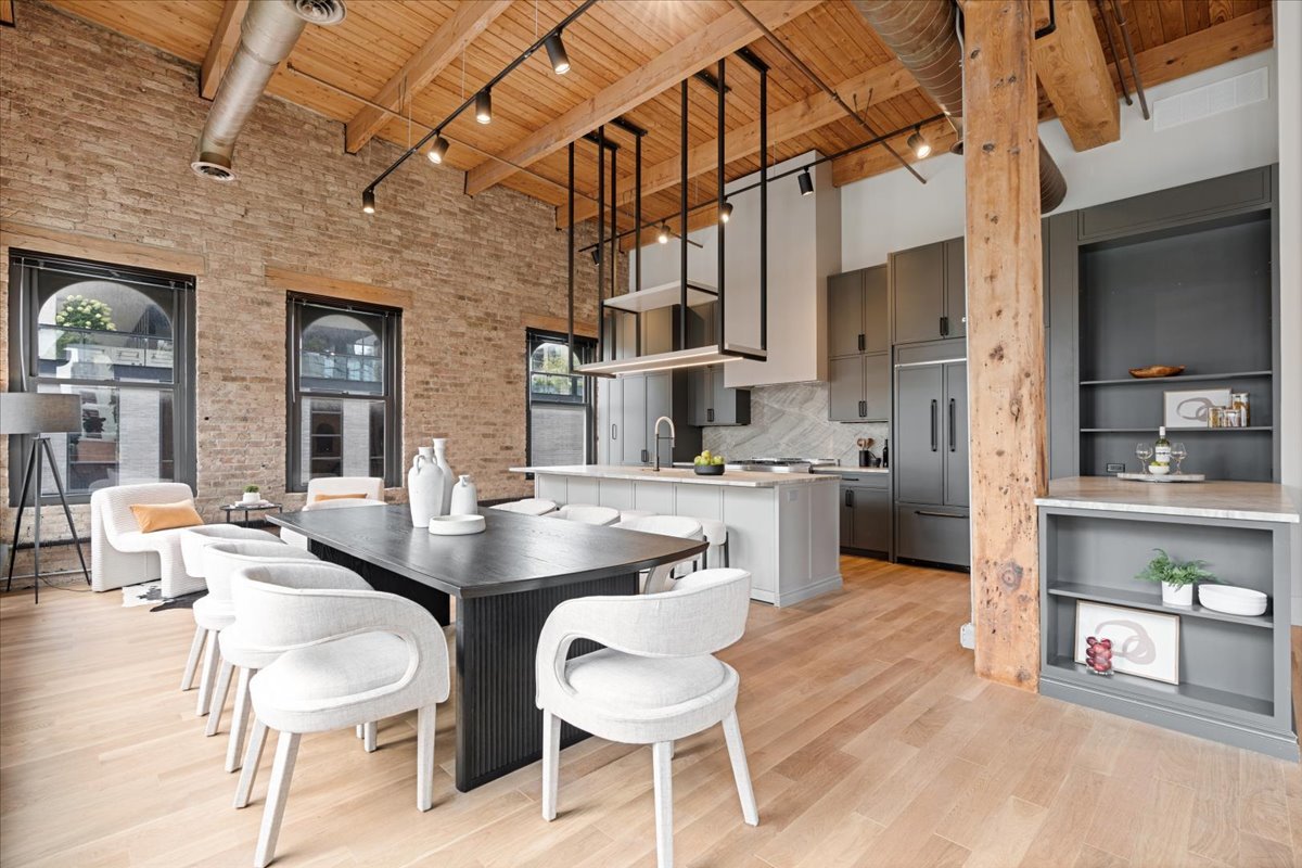 368 W Huron Street Unit: 4S