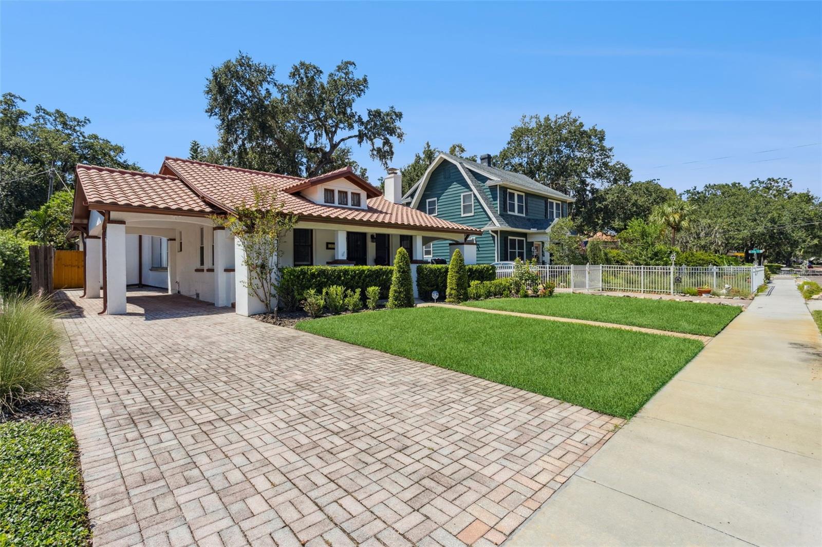 1020 DELANEY AVE
