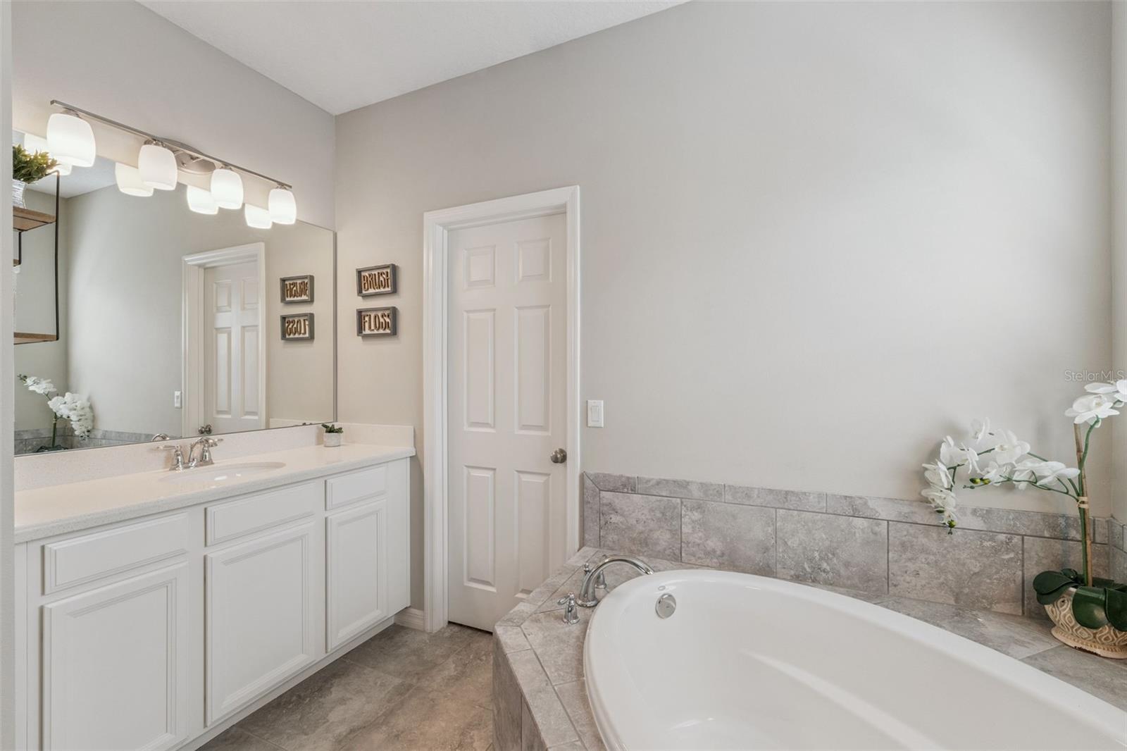 1207 FIELDSTONE CIR