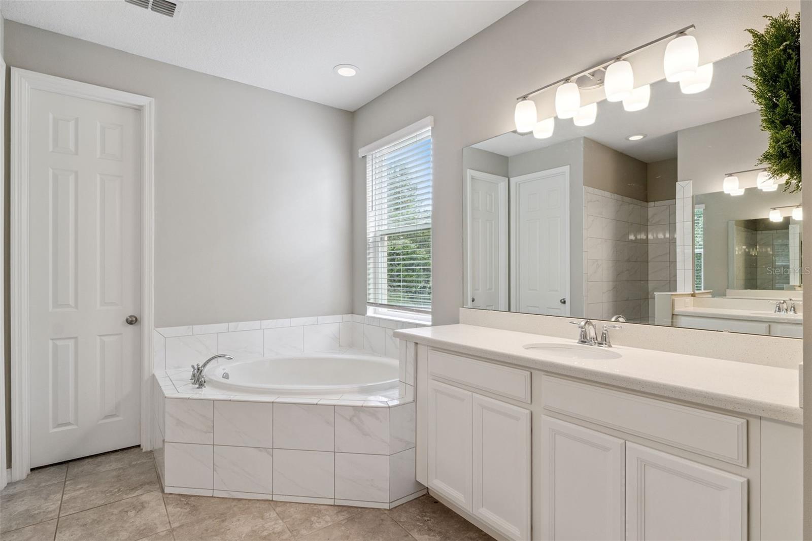 1207 FIELDSTONE CIR