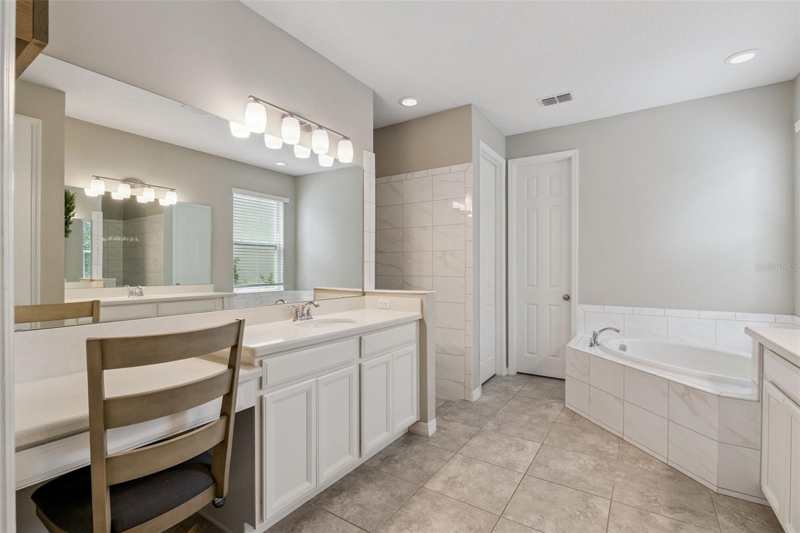 1207 FIELDSTONE CIR