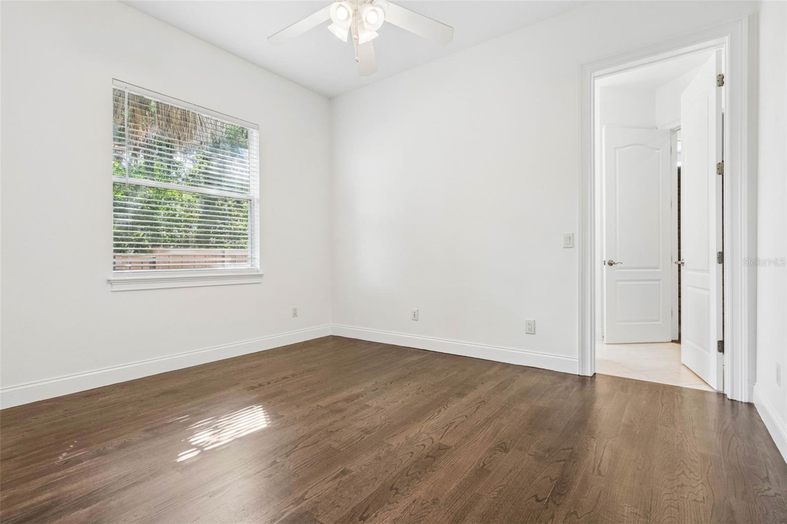 435 W VENTRIS AVE