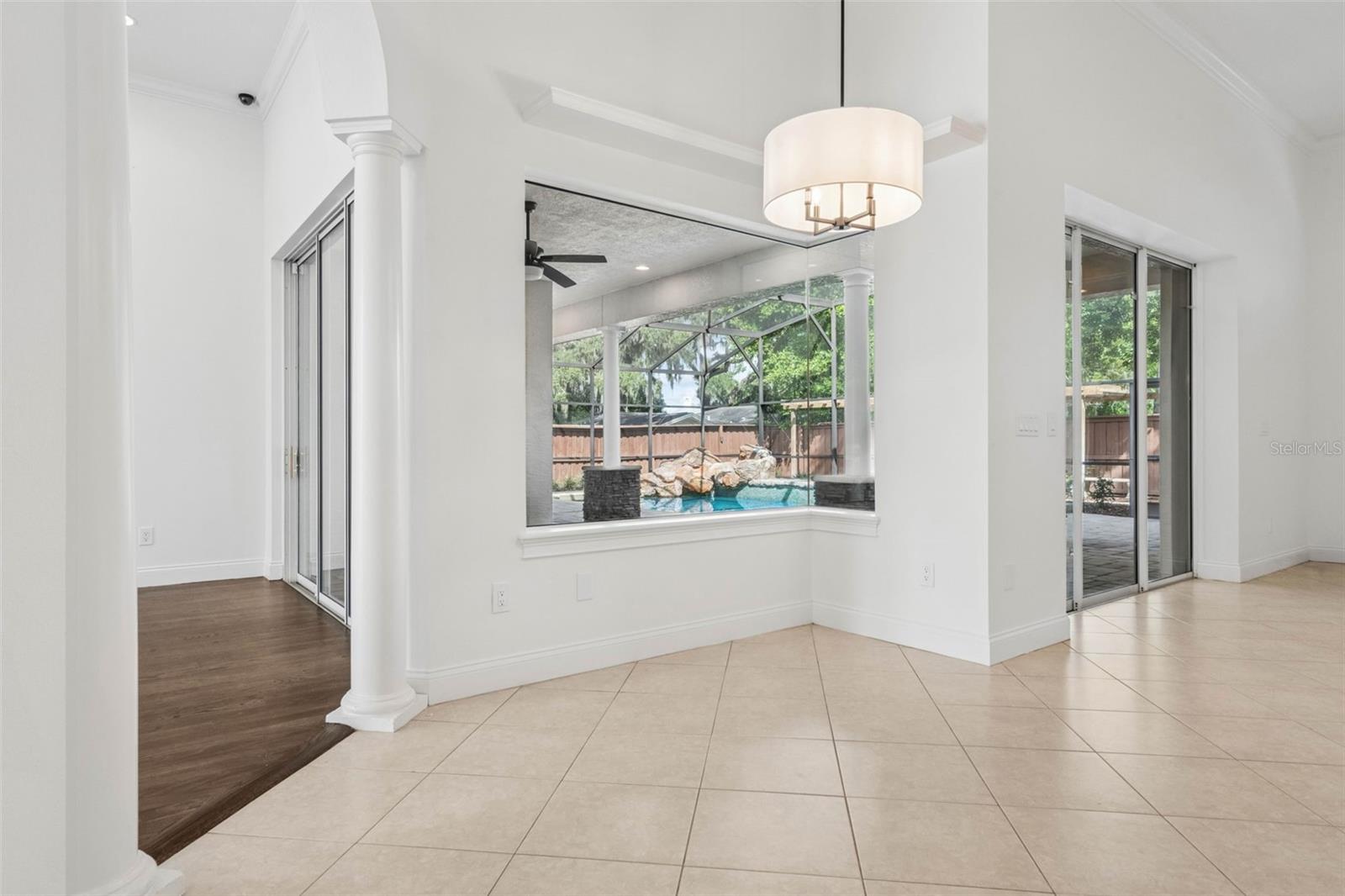 435 W VENTRIS AVE