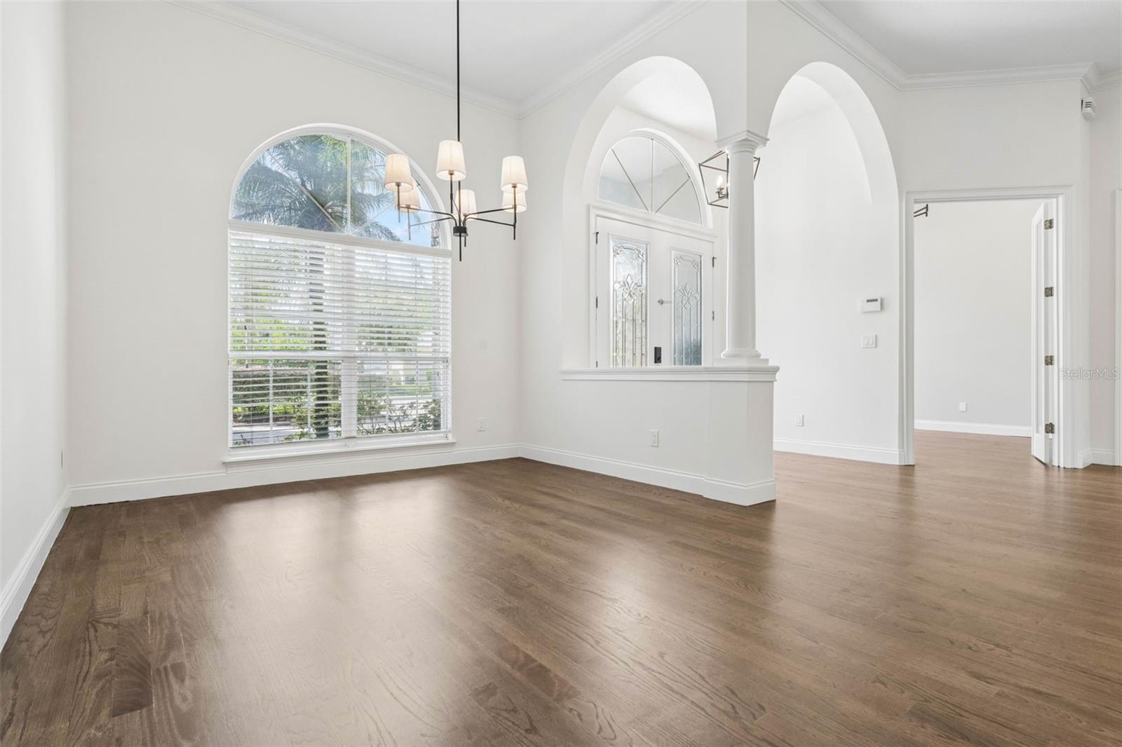 435 W VENTRIS AVE