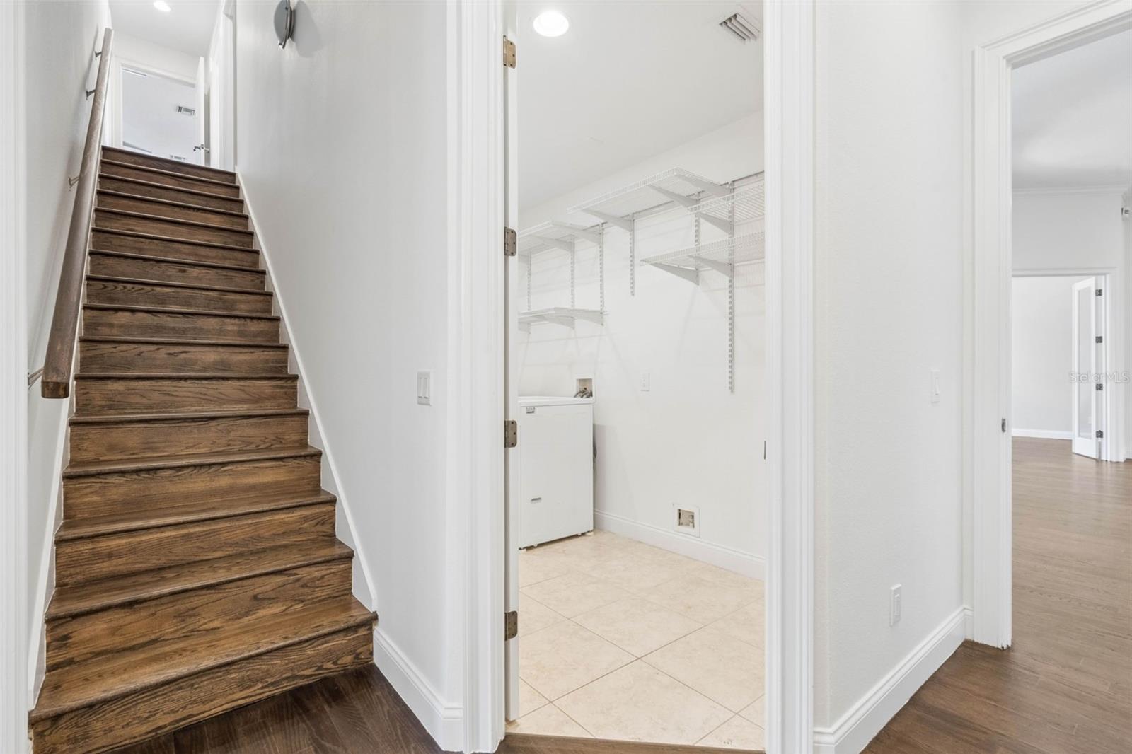 435 W VENTRIS AVE