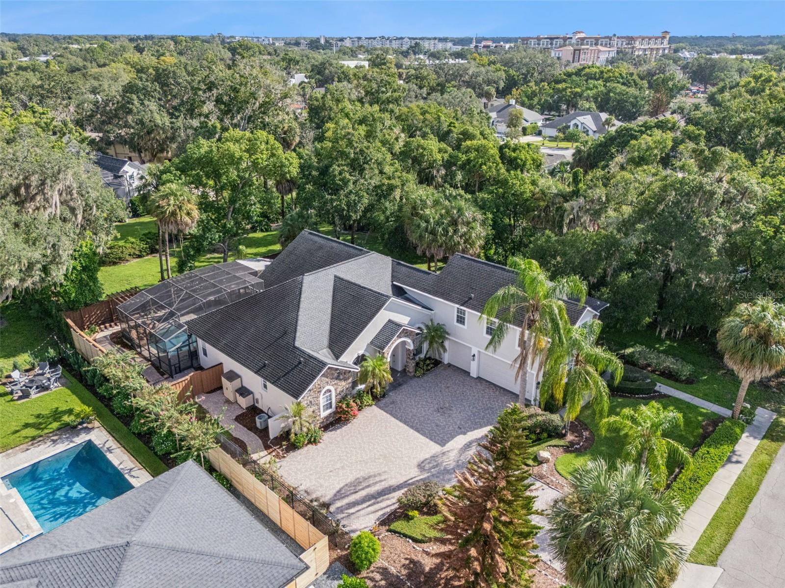 435 W VENTRIS AVE