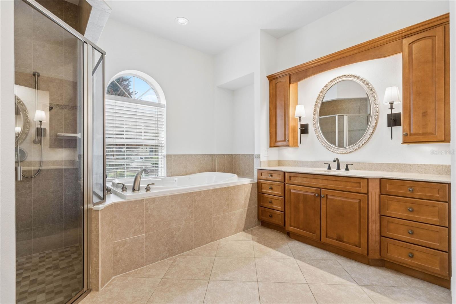 435 W VENTRIS AVE