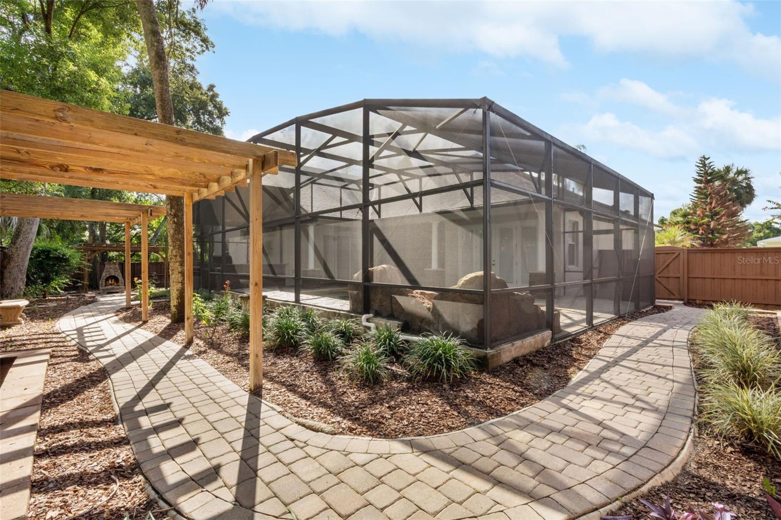 435 W VENTRIS AVE