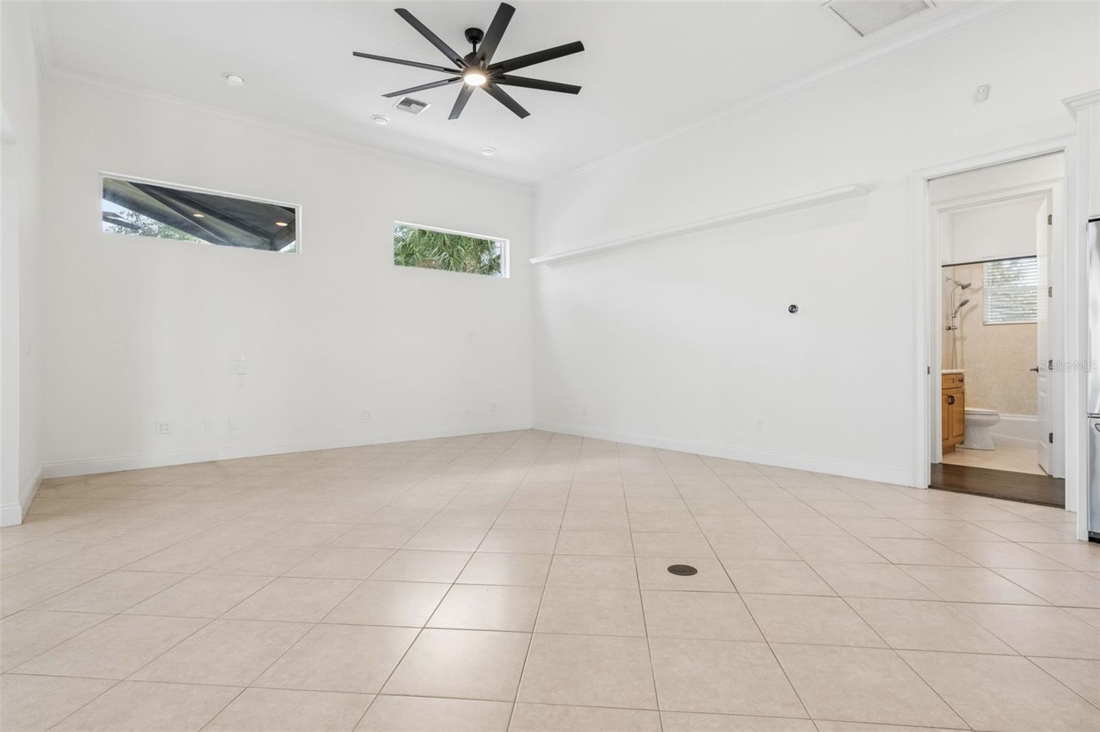 435 W VENTRIS AVE