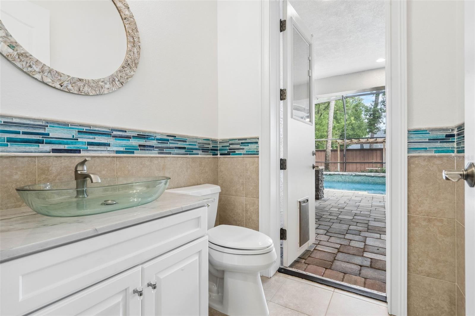 435 W VENTRIS AVE