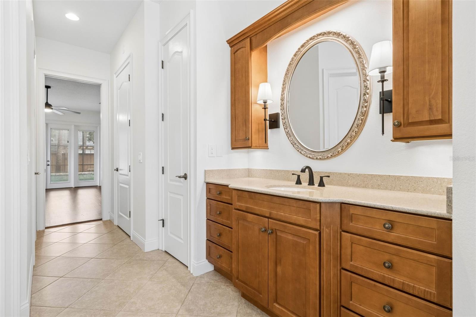435 W VENTRIS AVE