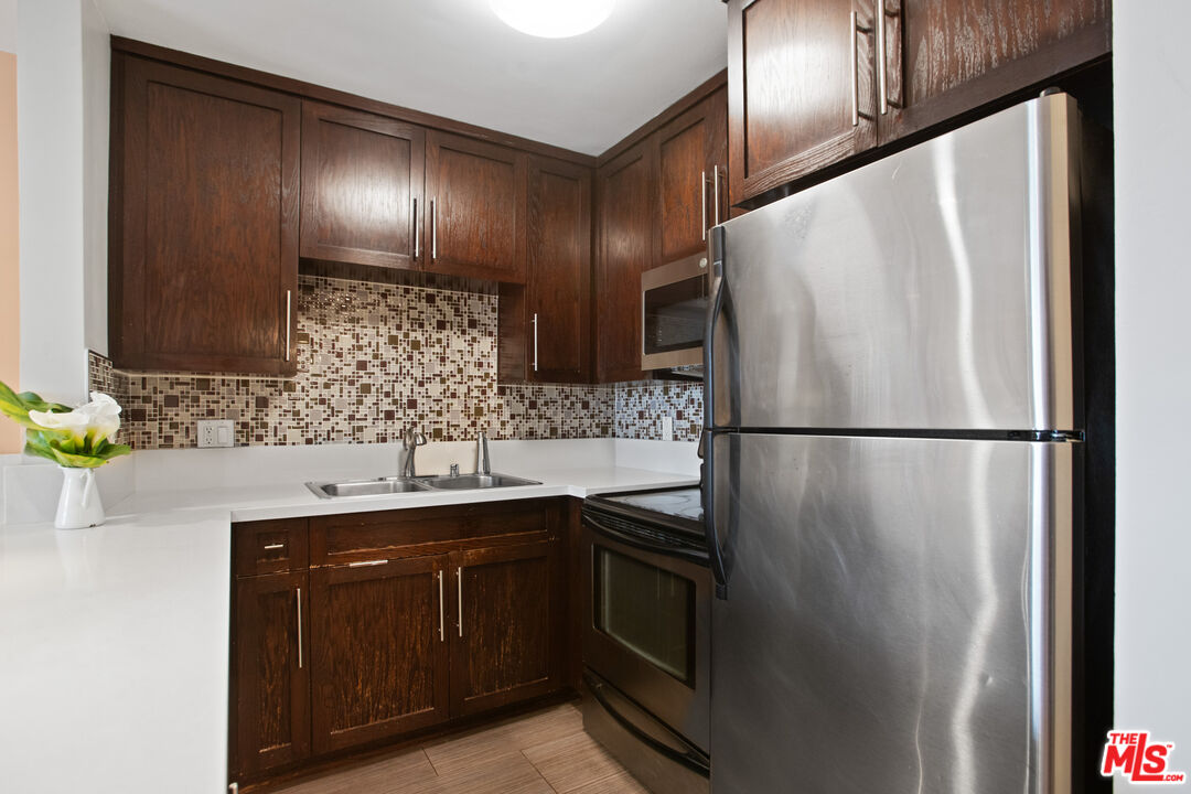 625 N Flores St Unit: 307