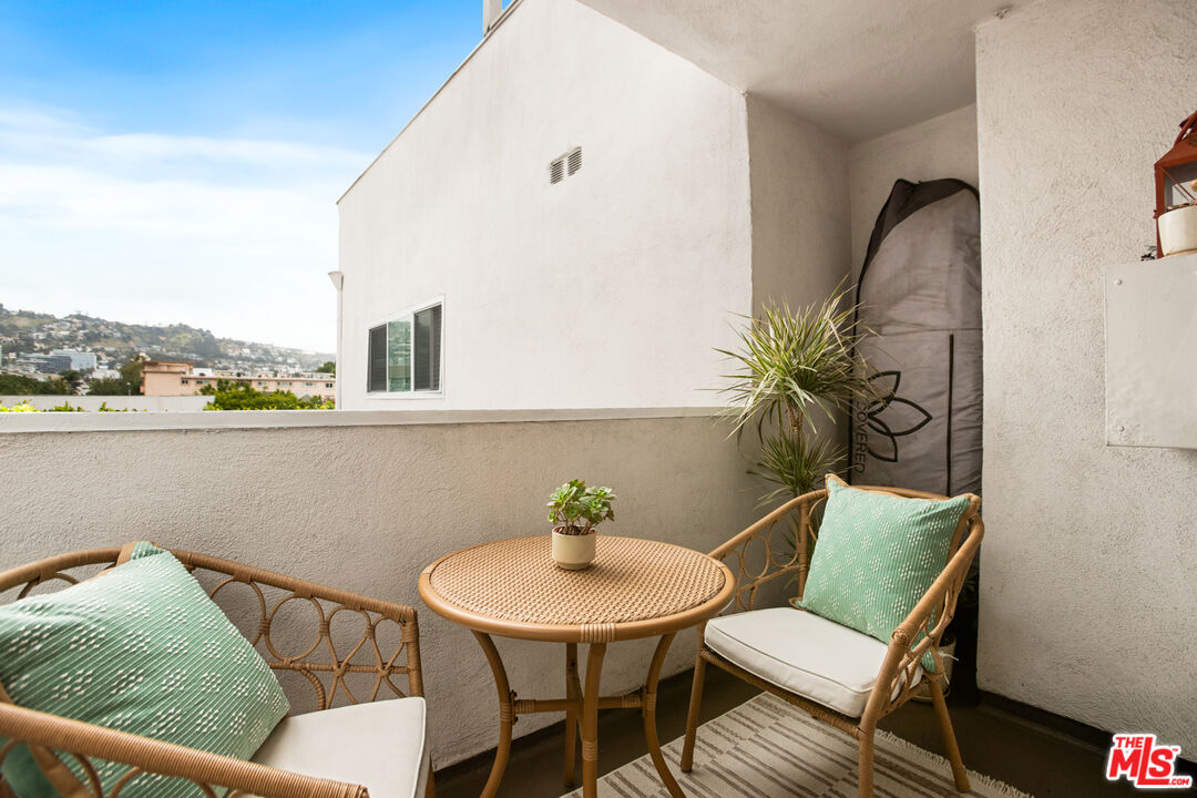 625 N Flores St Unit: 307