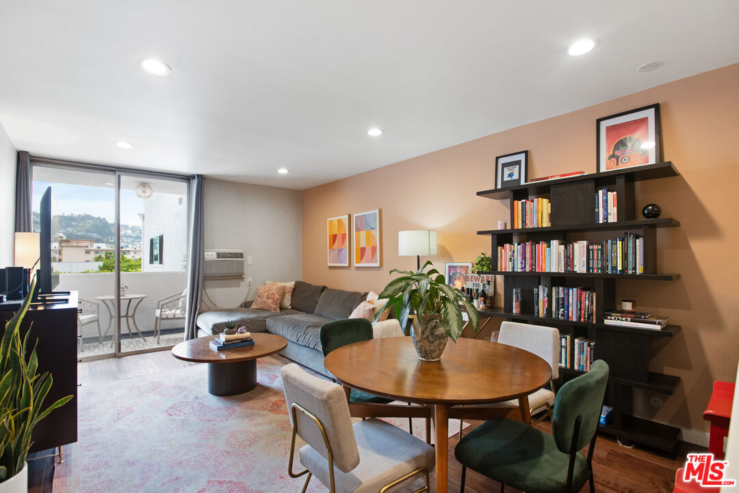 625 N Flores St Unit: 307