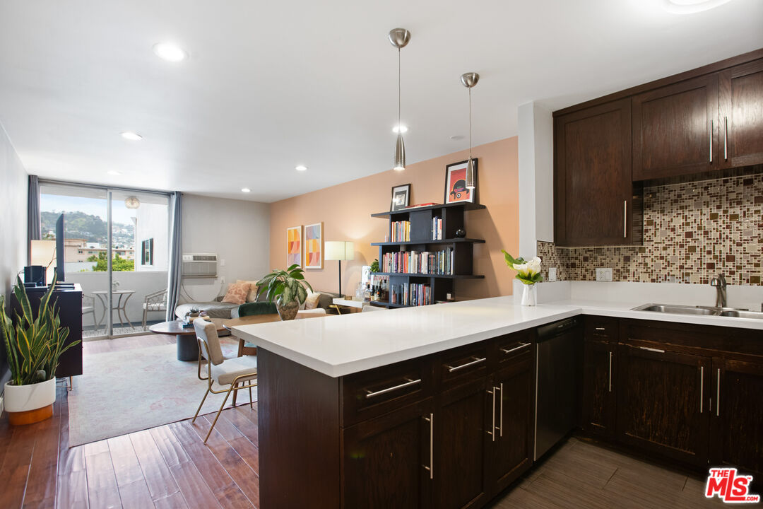 625 N Flores St Unit: 307