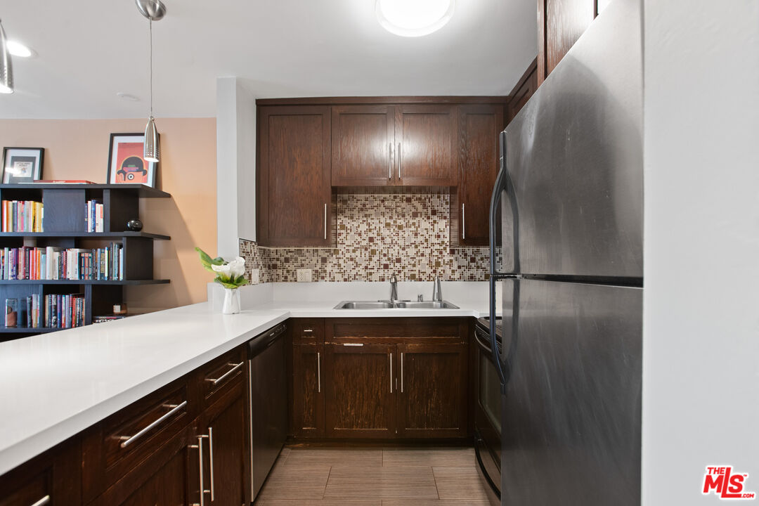 625 N Flores St Unit: 307