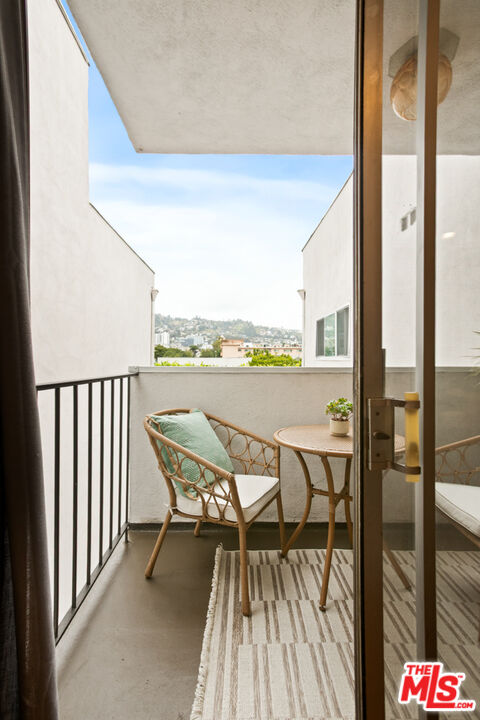 625 N Flores St Unit: 307