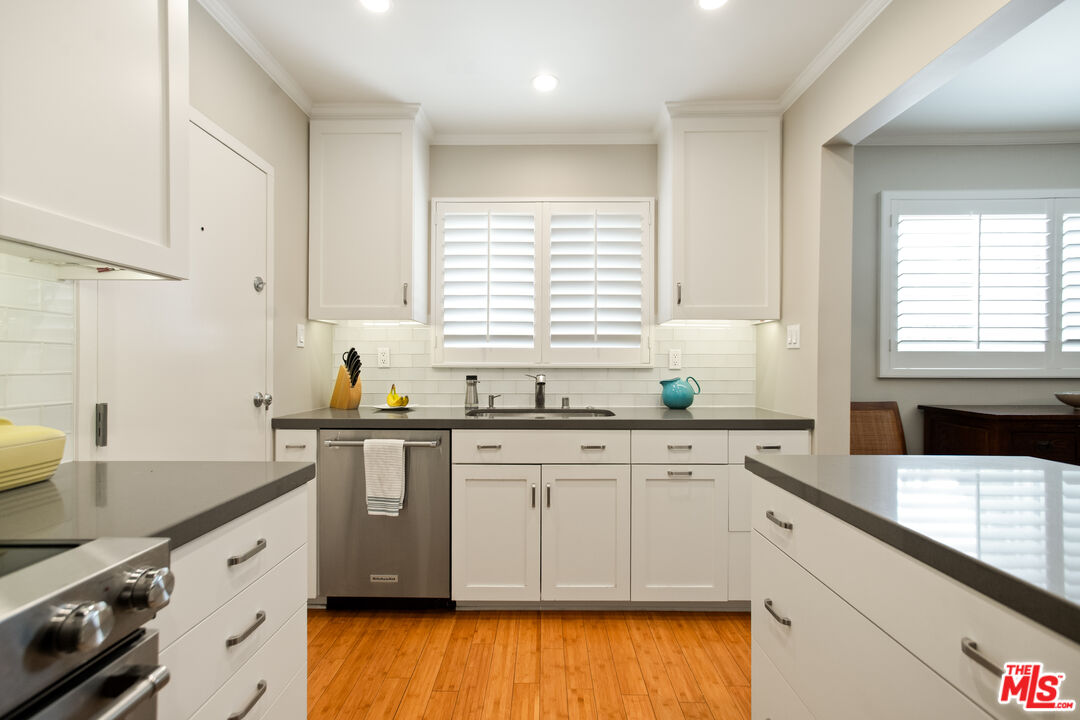 1525 N Hayworth Ave Unit: 206