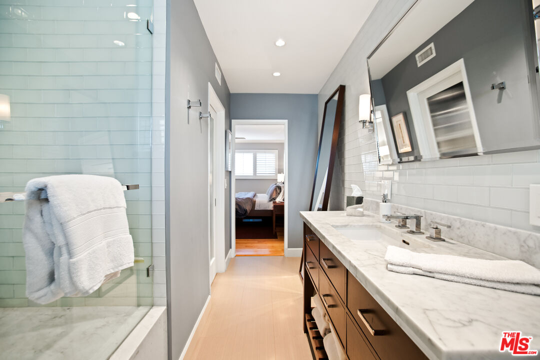 1525 N Hayworth Ave Unit: 206