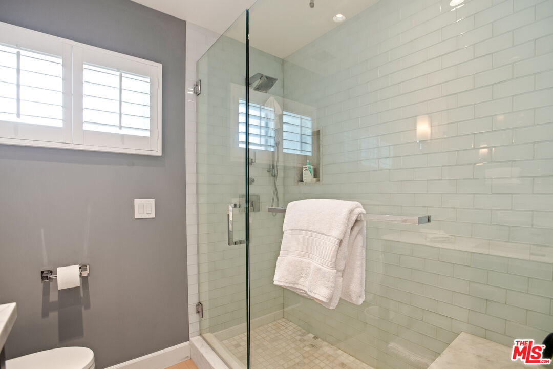 1525 N Hayworth Ave Unit: 206