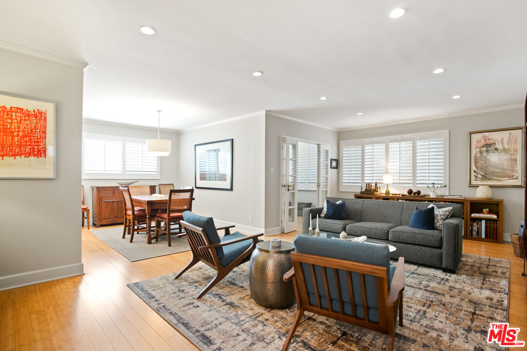 1525 N Hayworth Ave Unit: 206