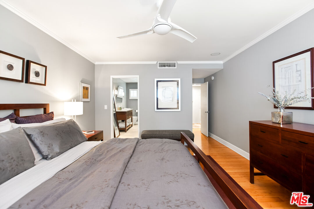 1525 N Hayworth Ave Unit: 206