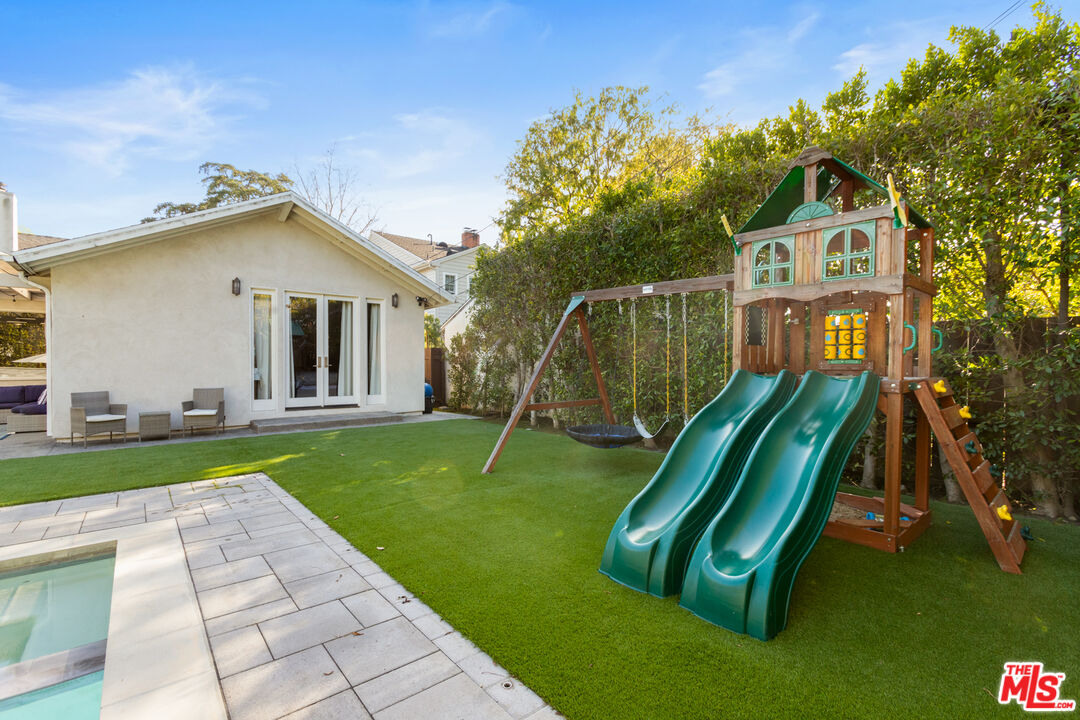 12419 Sarah St