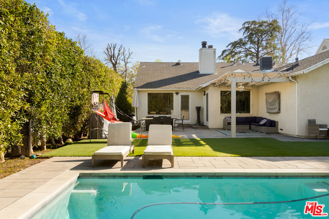 12419 Sarah St