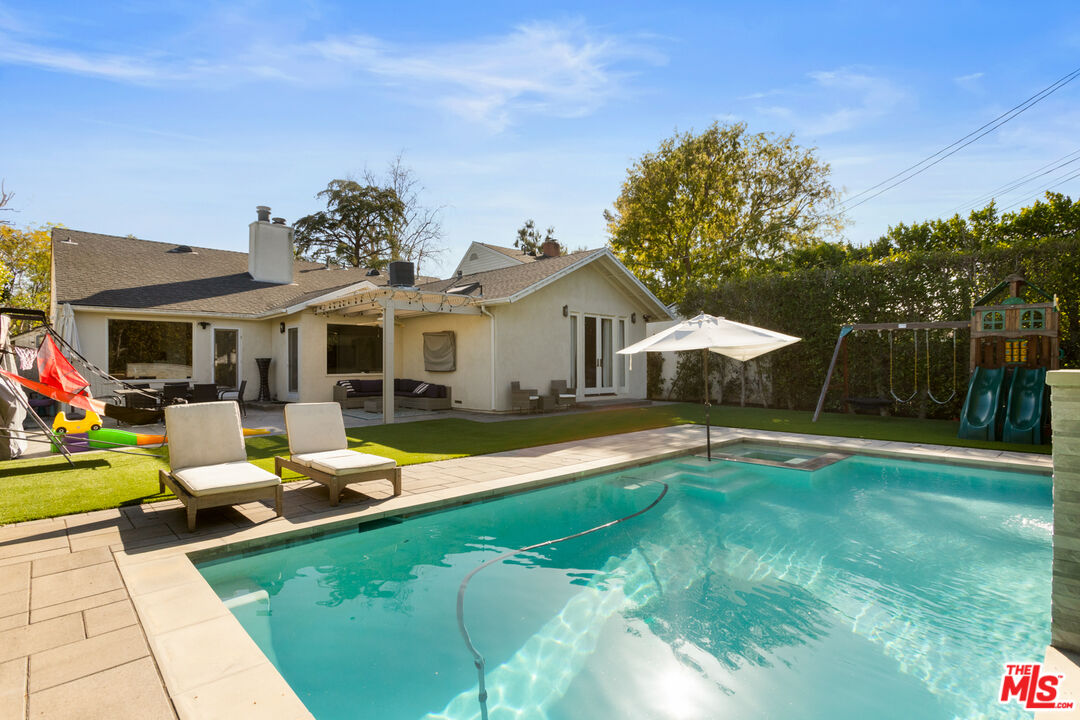 12419 Sarah St