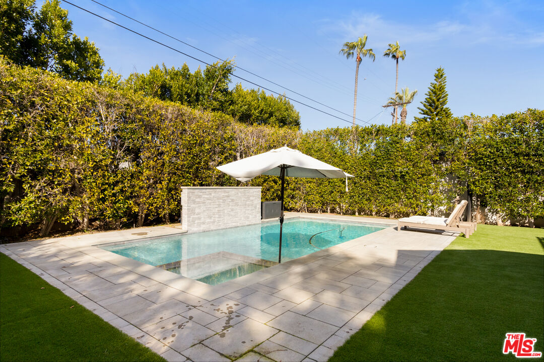 12419 Sarah St