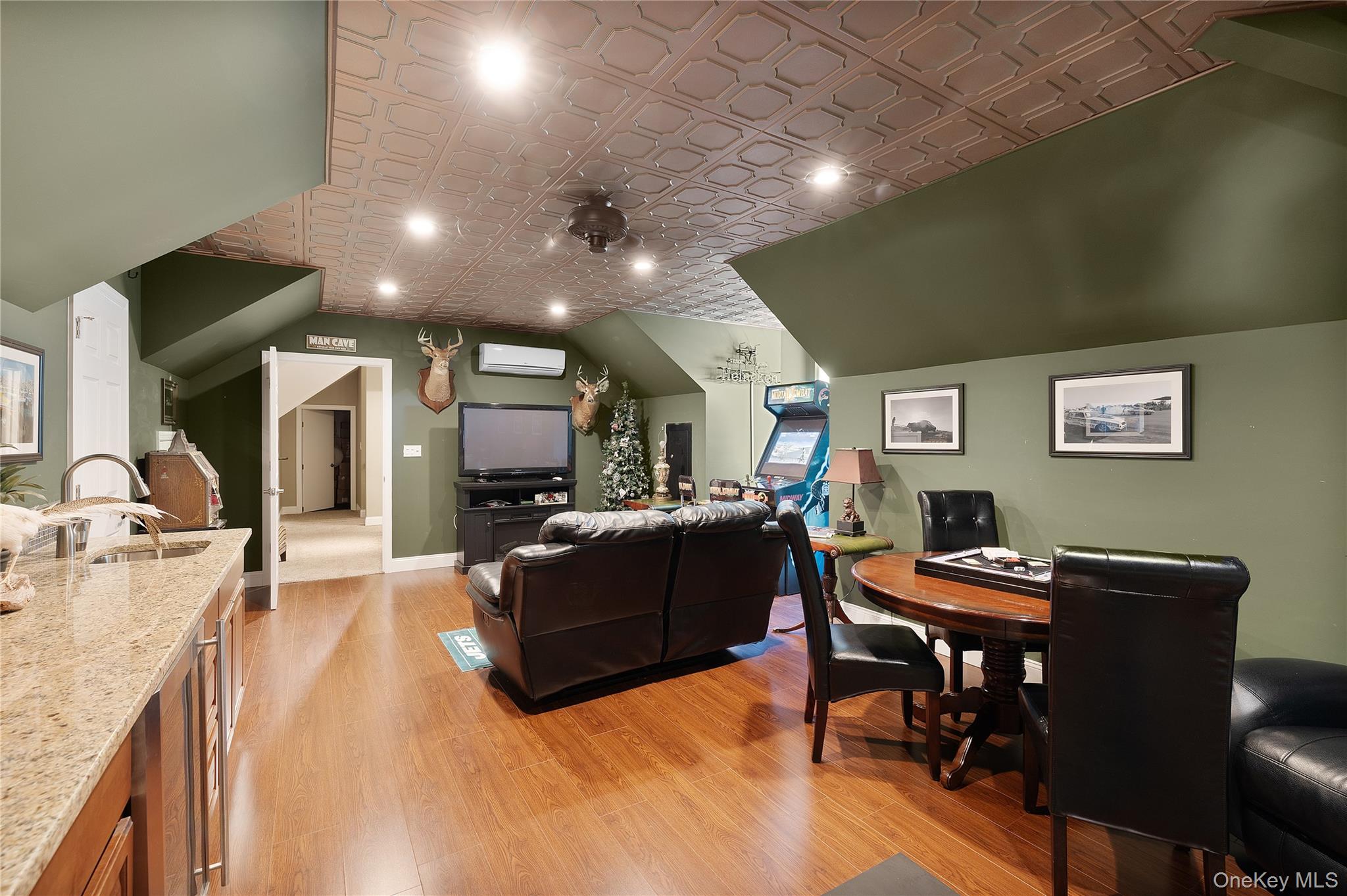 65 W Bayberry Road