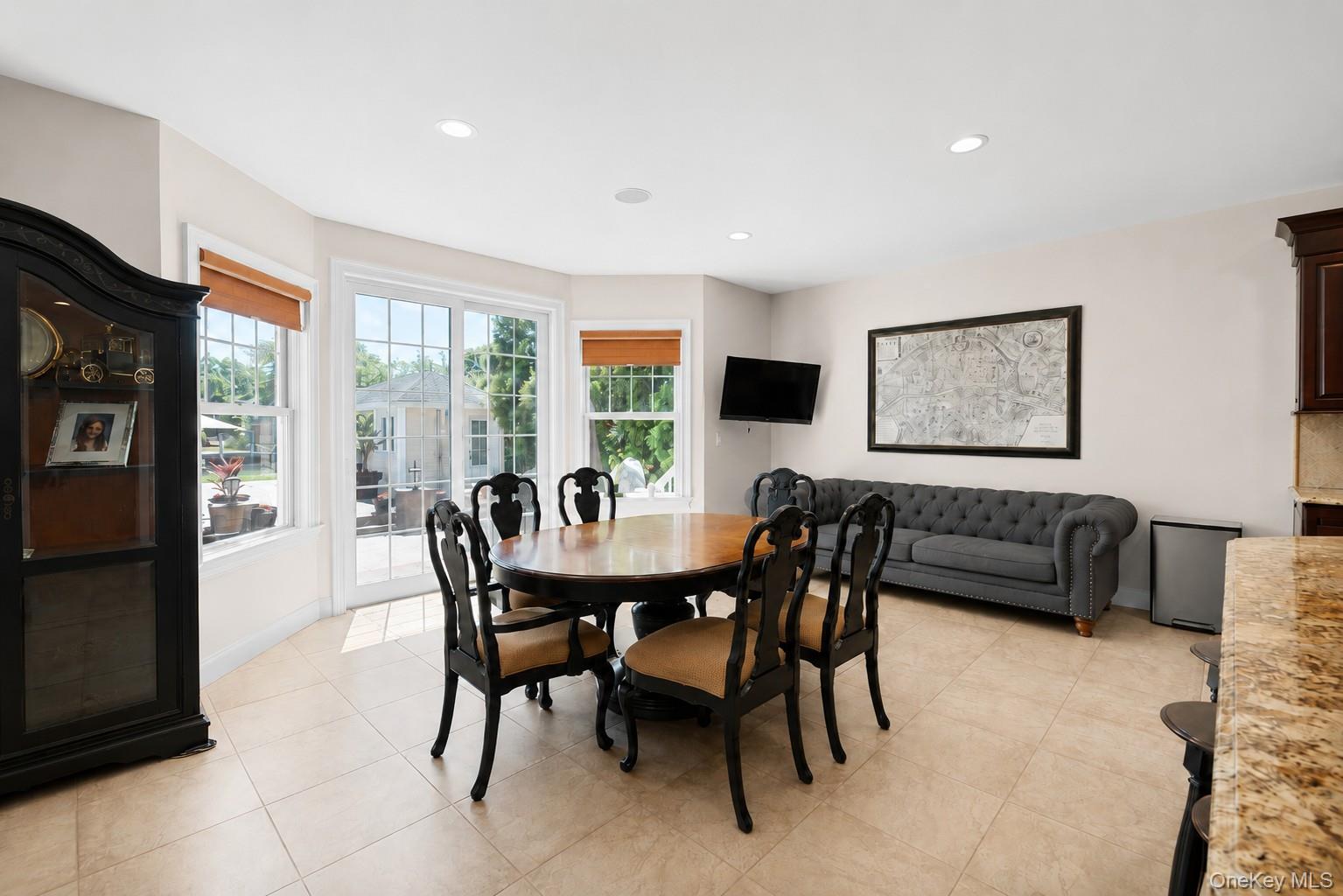 65 W Bayberry Road