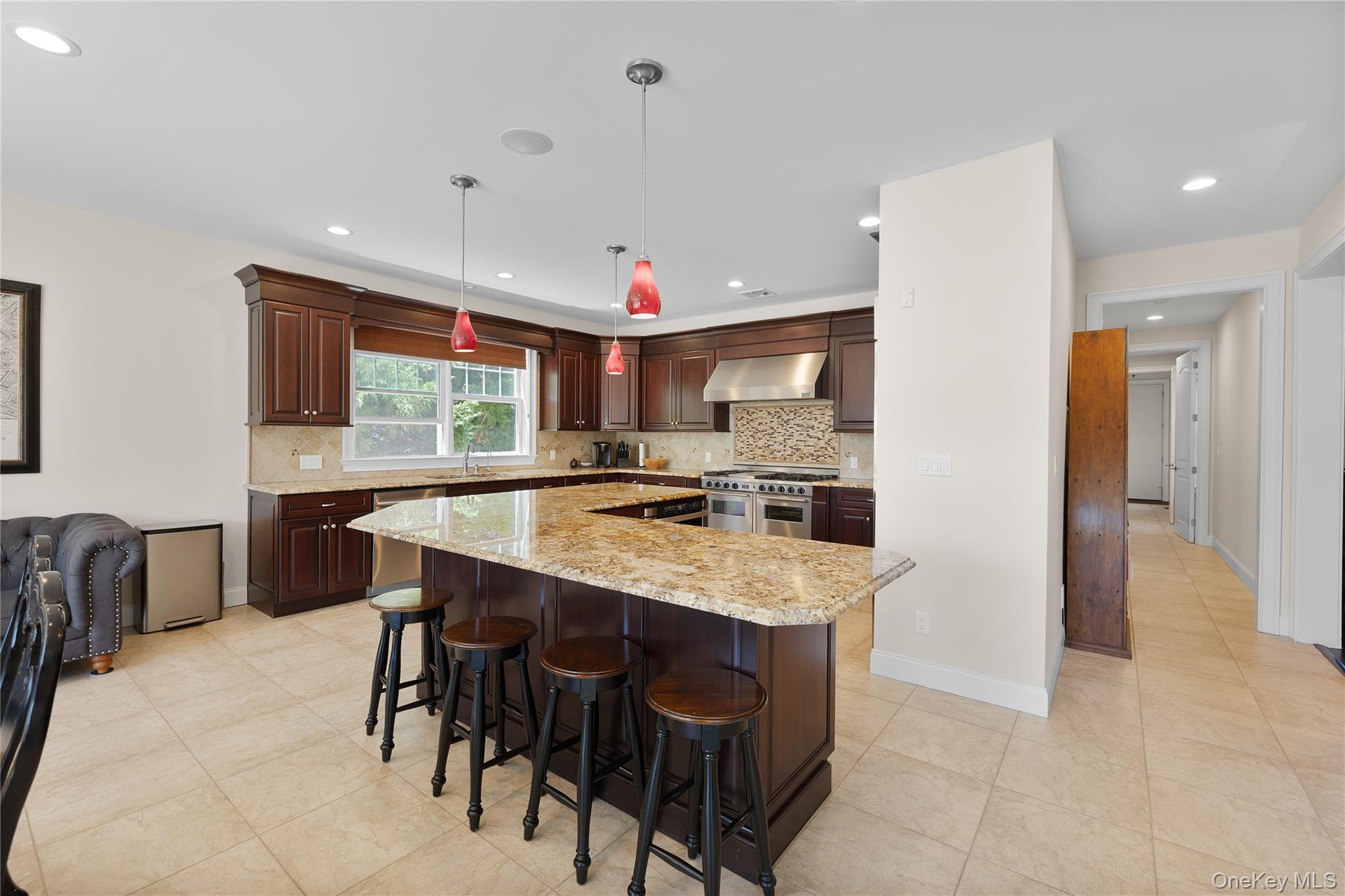 65 W Bayberry Road