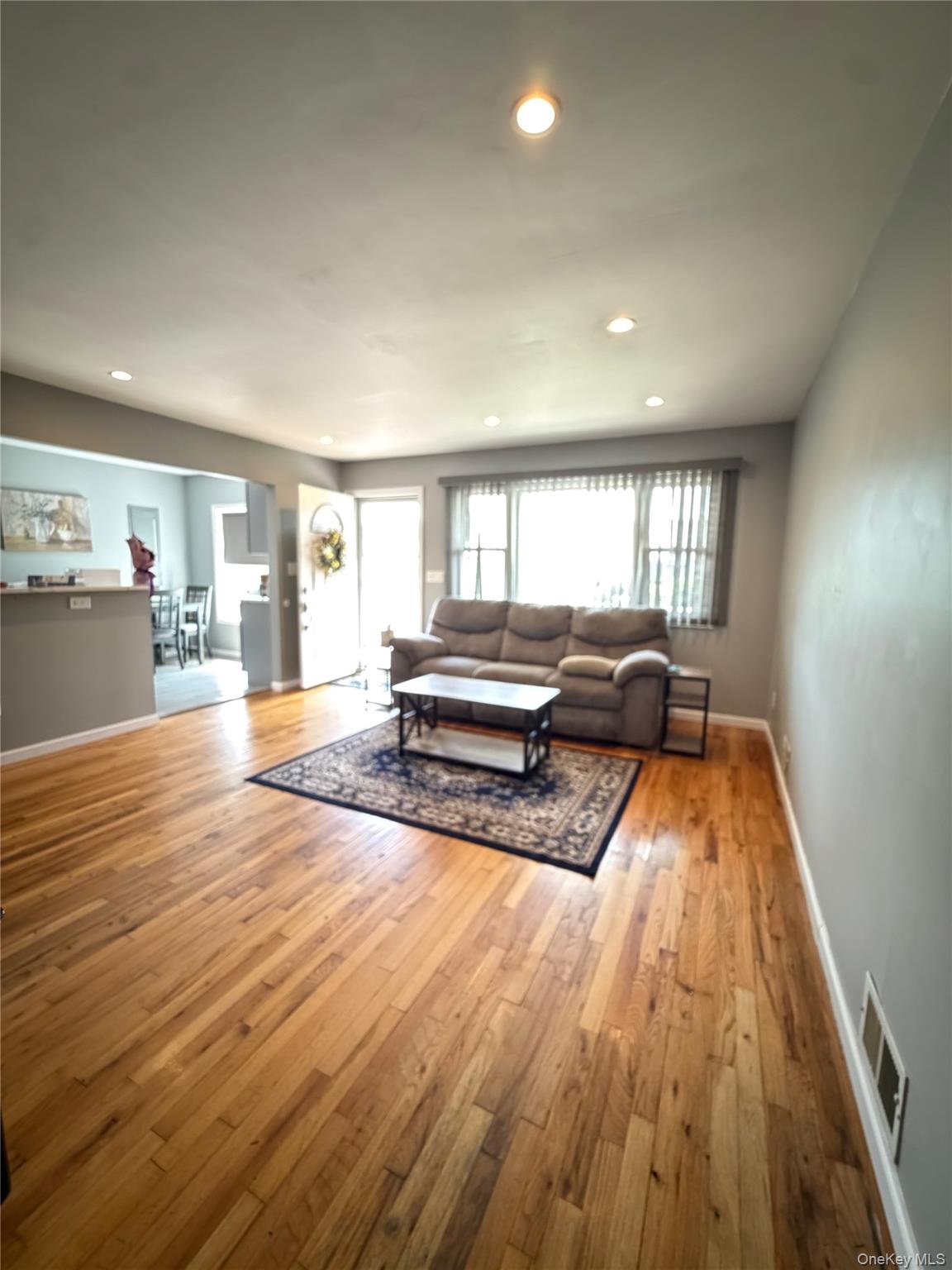 82 E Hollywood Avenue
