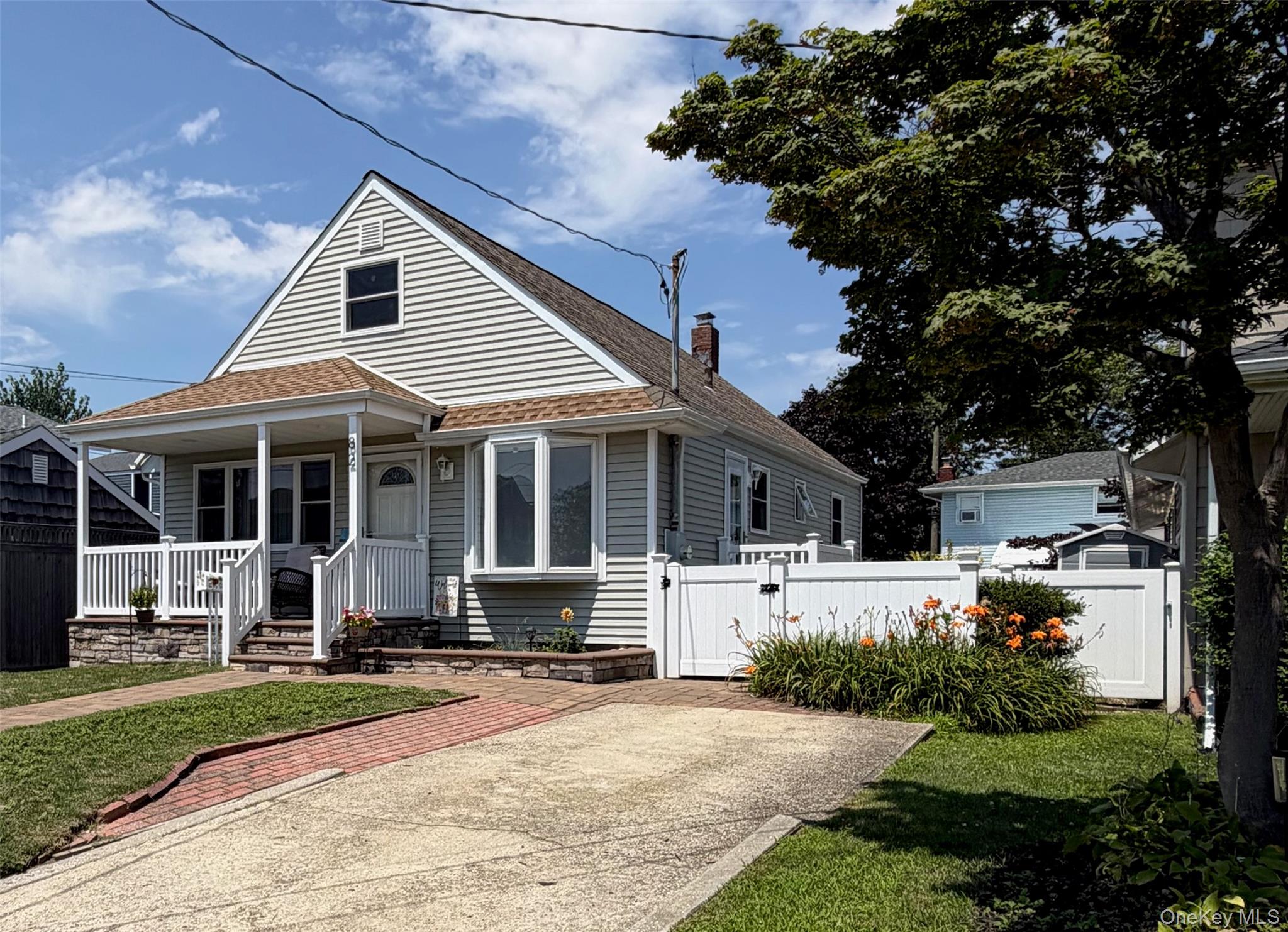 82 E Hollywood Avenue