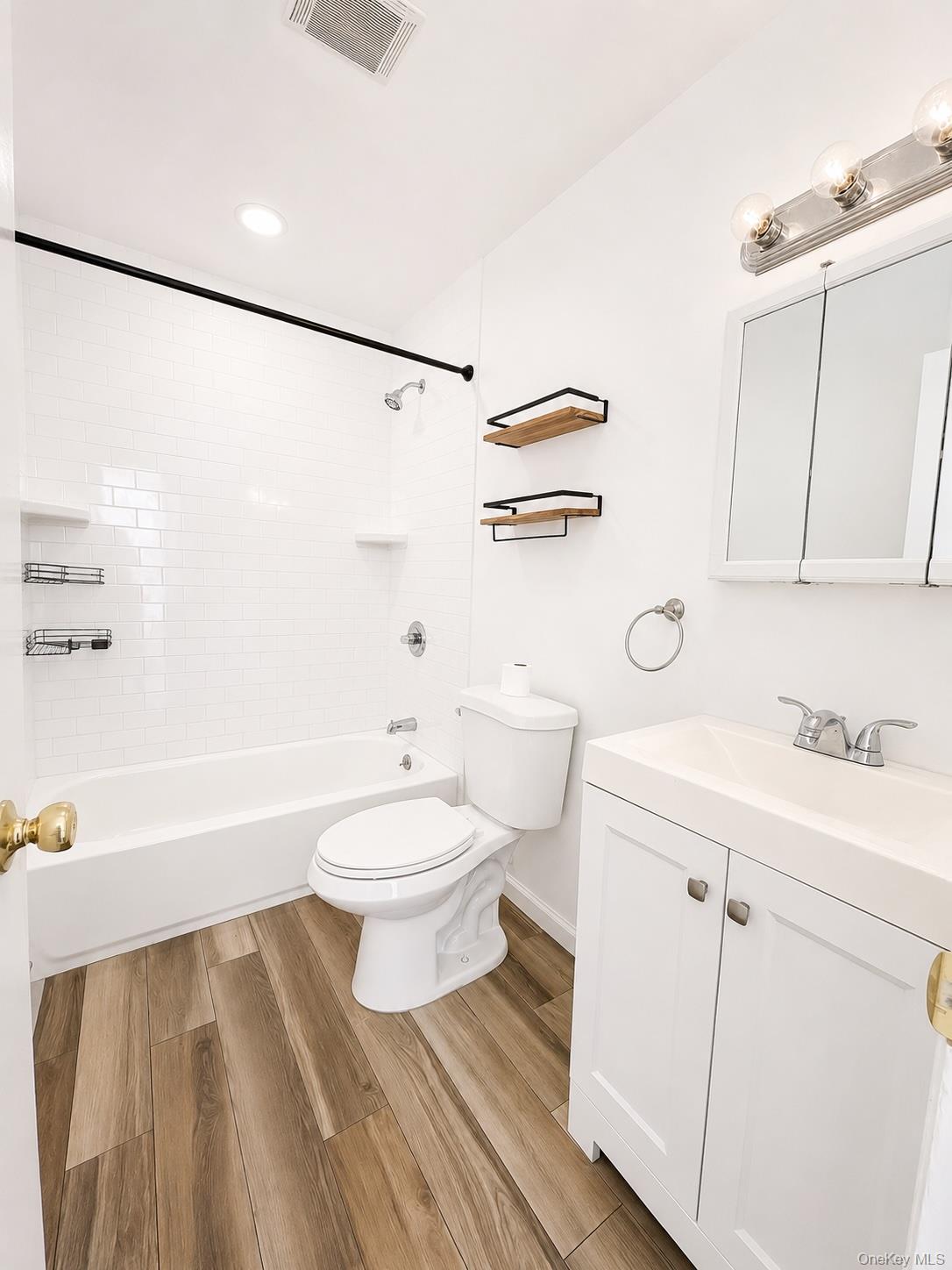 633 Wellwood Avenue Unit: A3