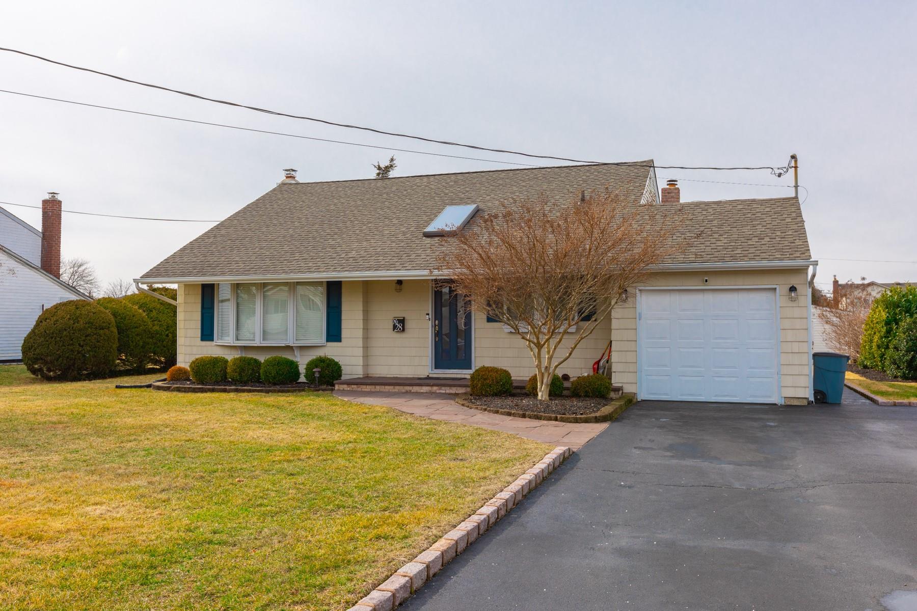28 E Secatogue Lane
