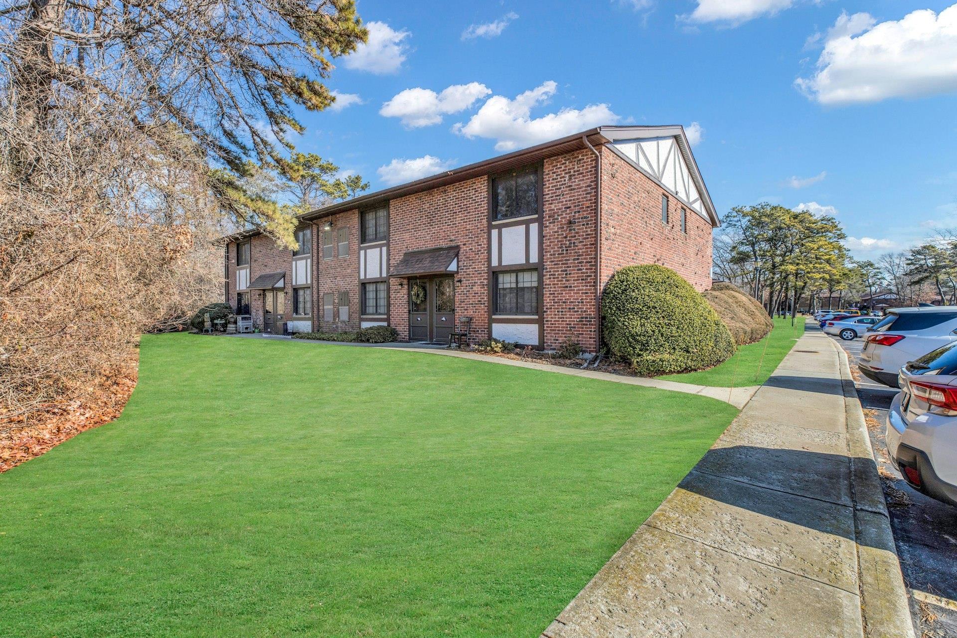 1 Pinebrook Place Unit: 1