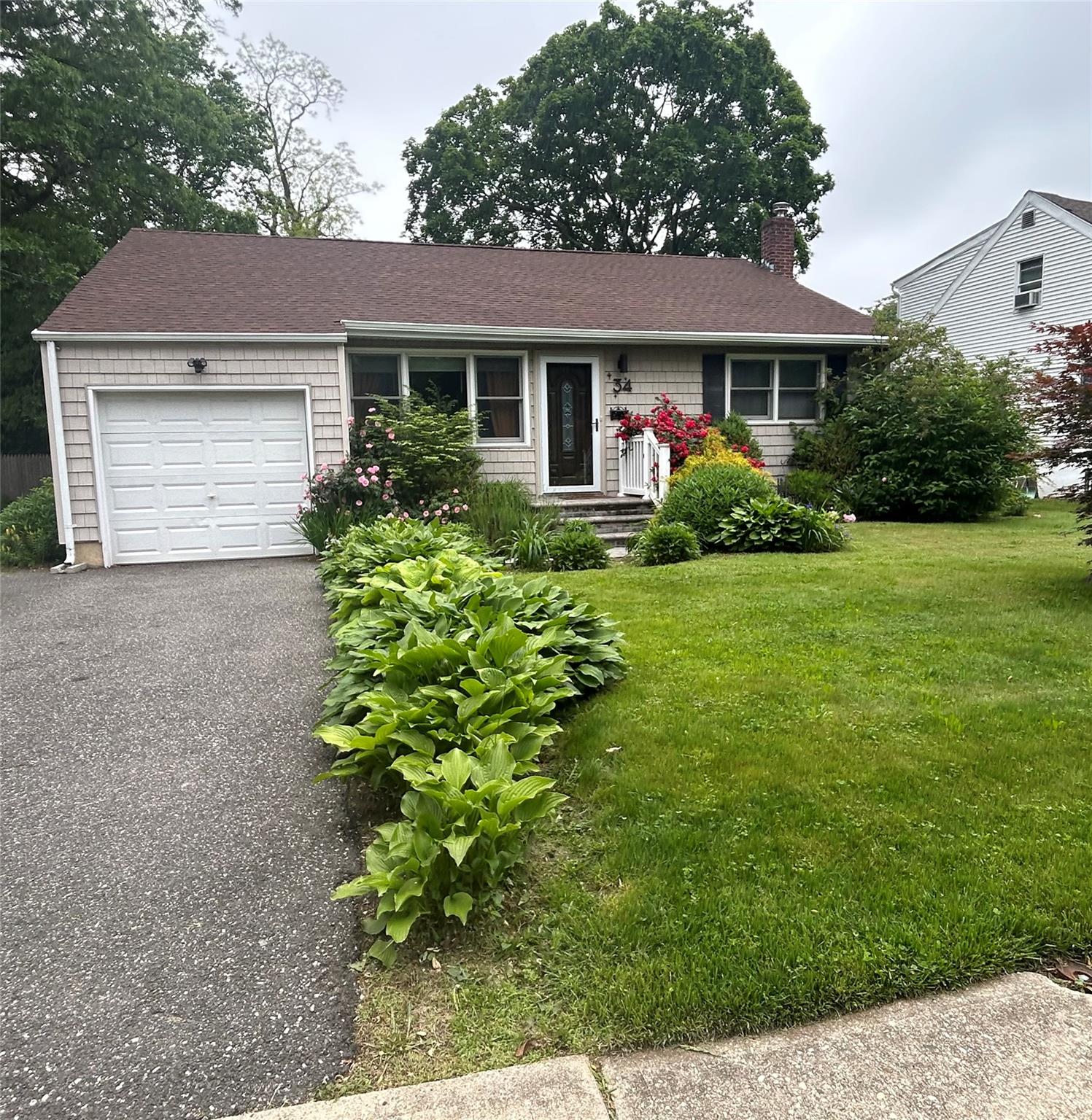 34 Woodhull Road