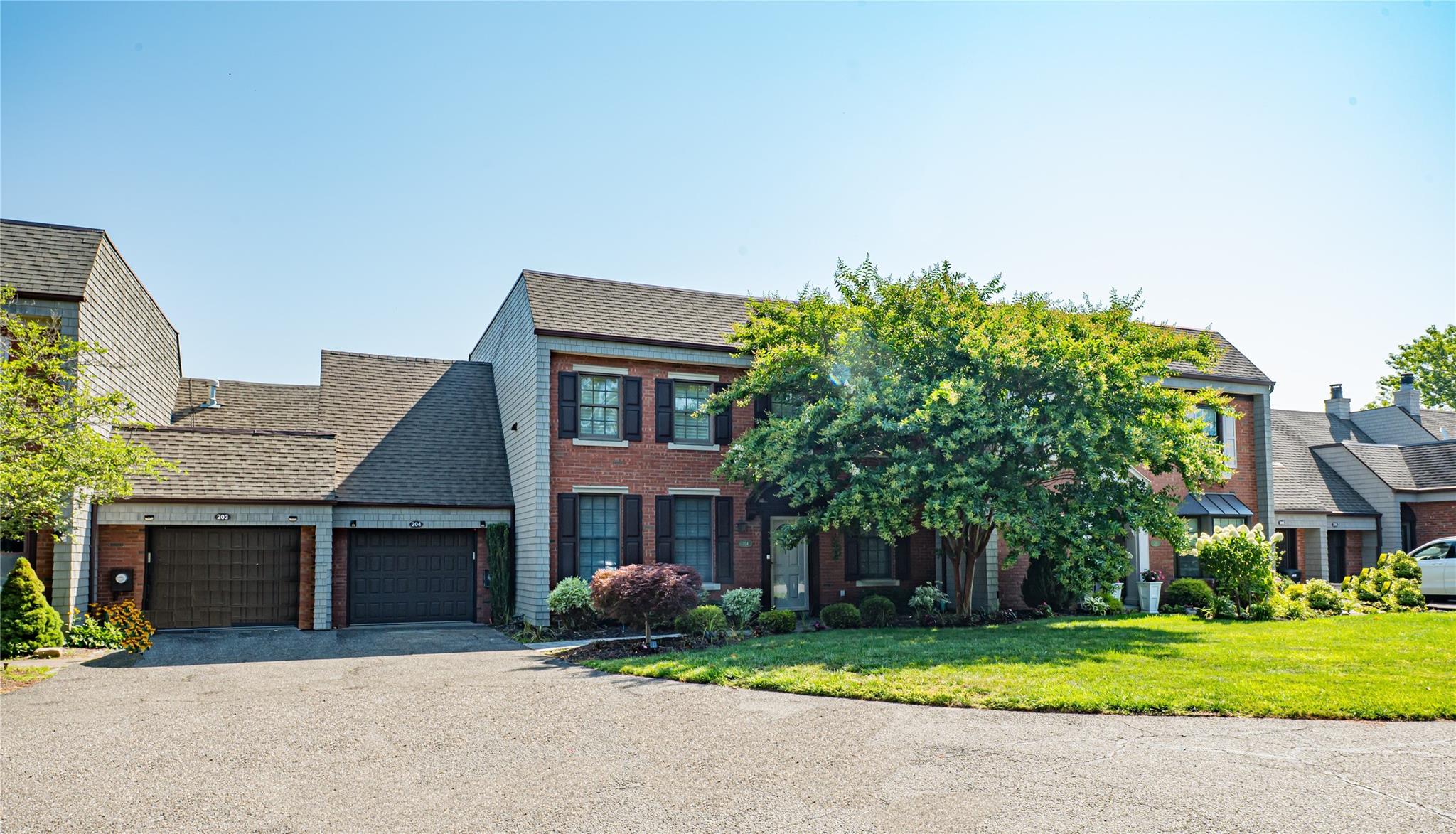 204 N Captains Way Unit: 204