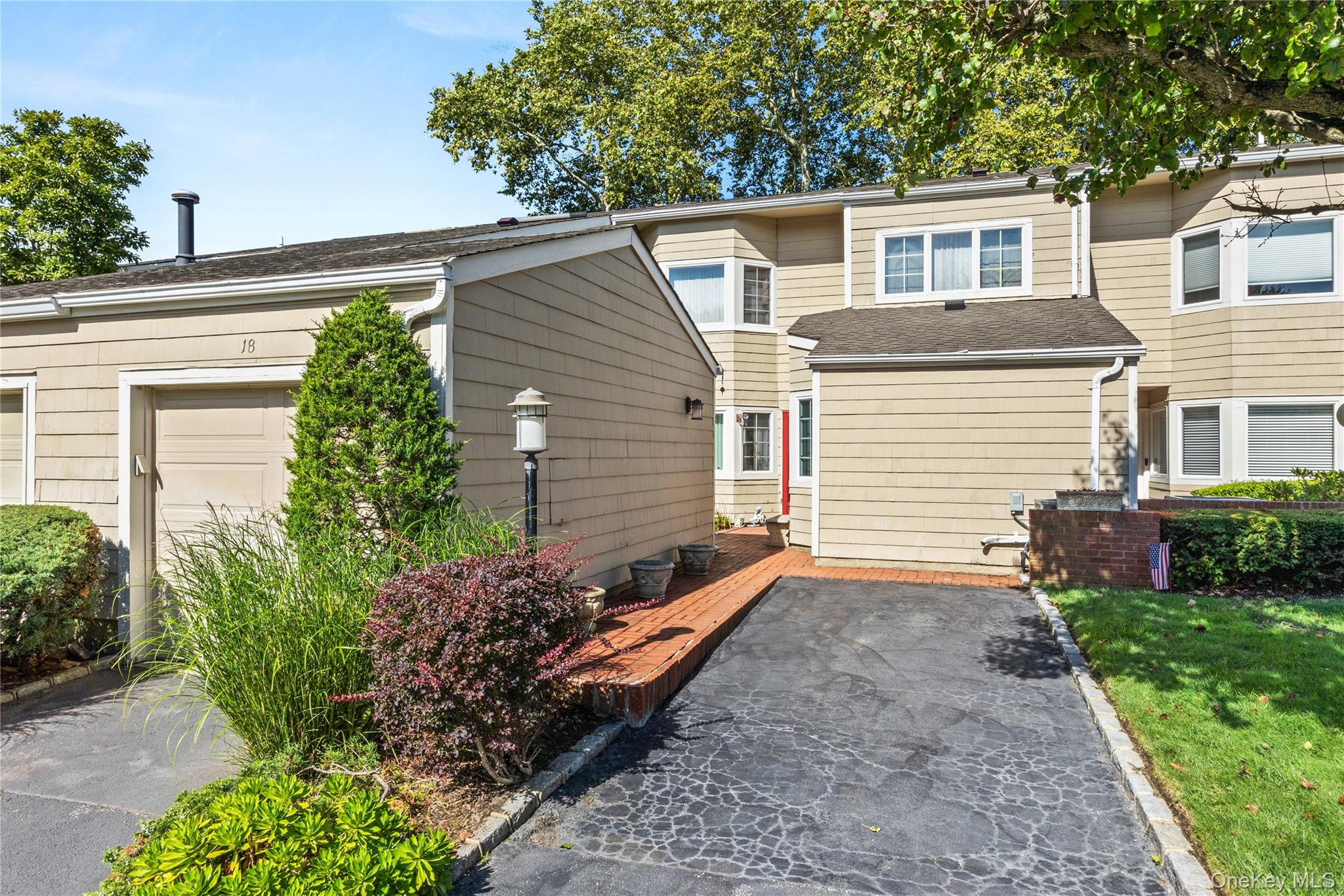 18 Lakeside Lane