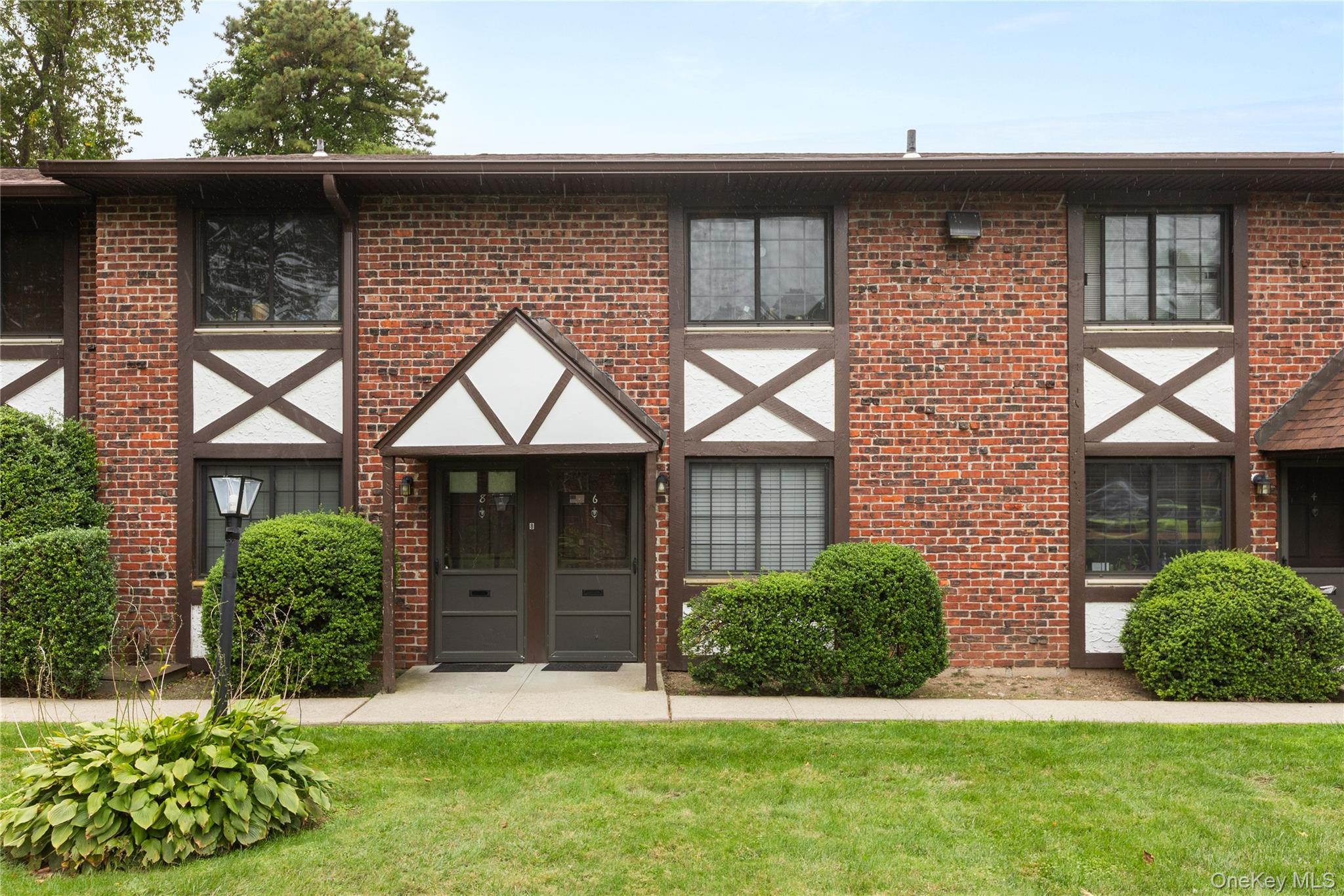 6 Pinebrook Place Unit: 6