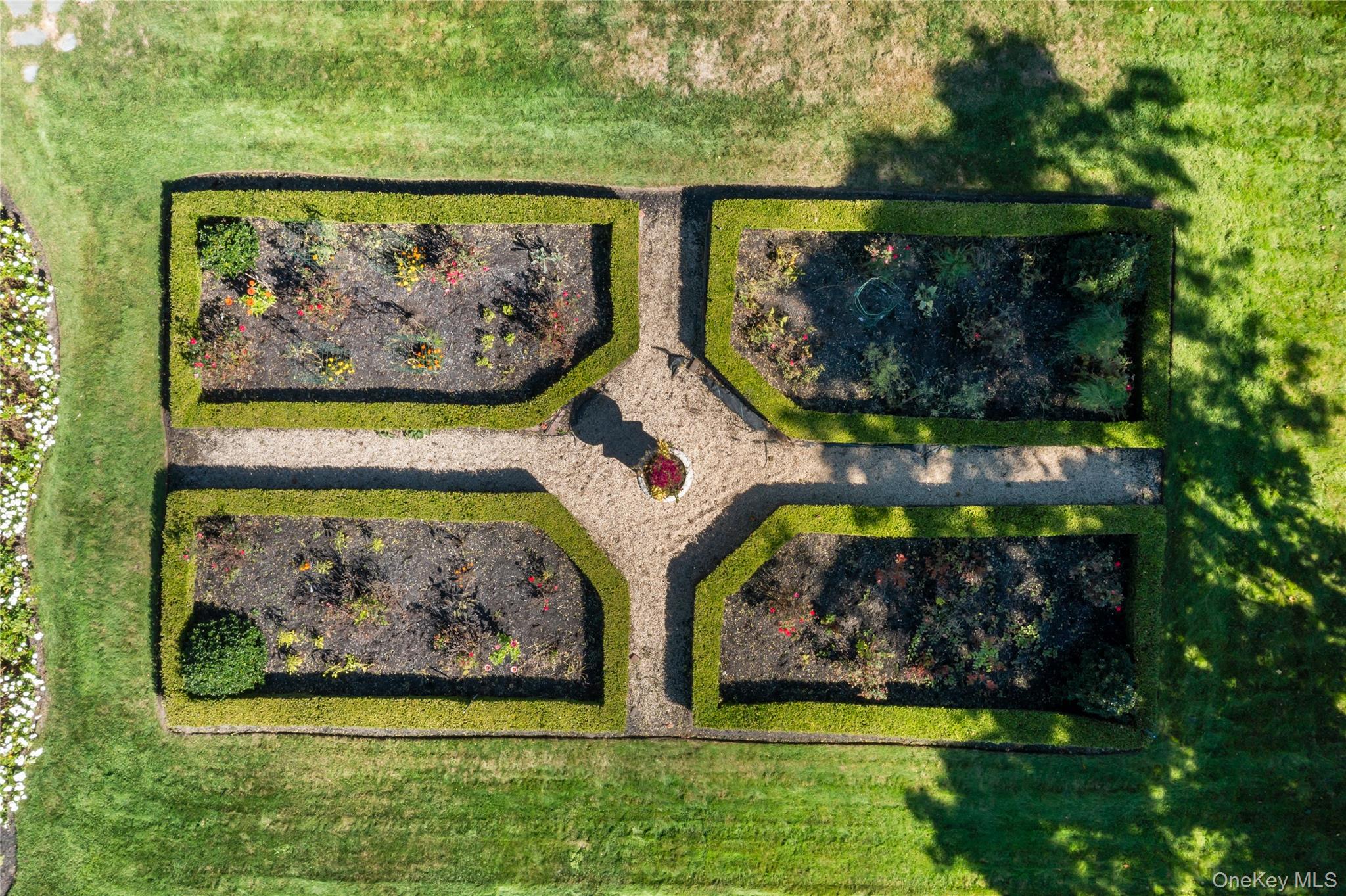 28 S Montgomery Avenue