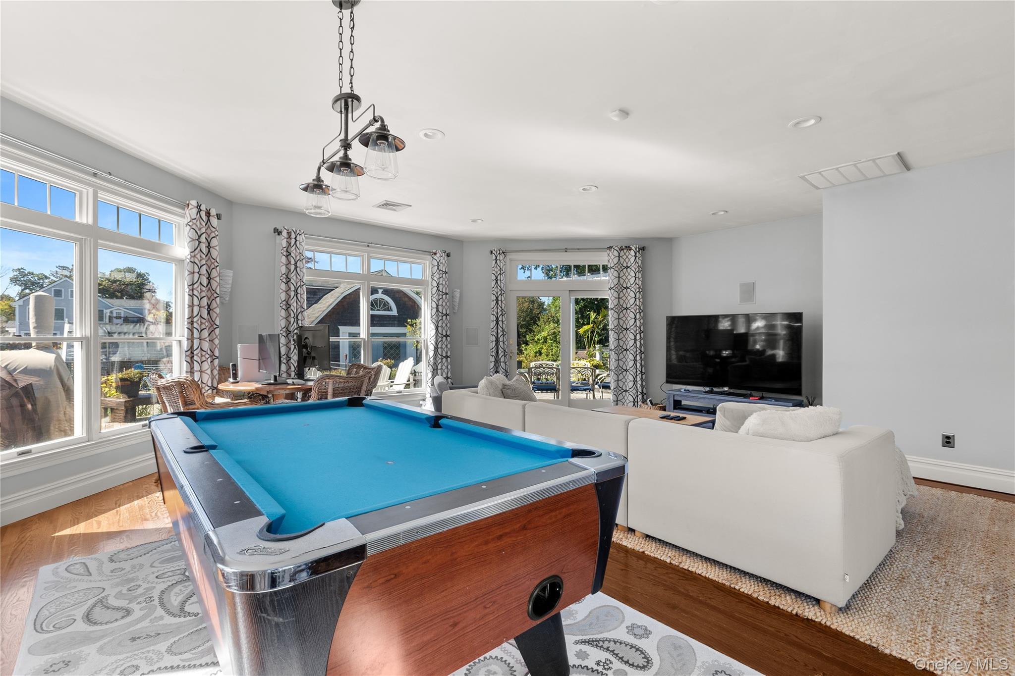 28 S Montgomery Avenue