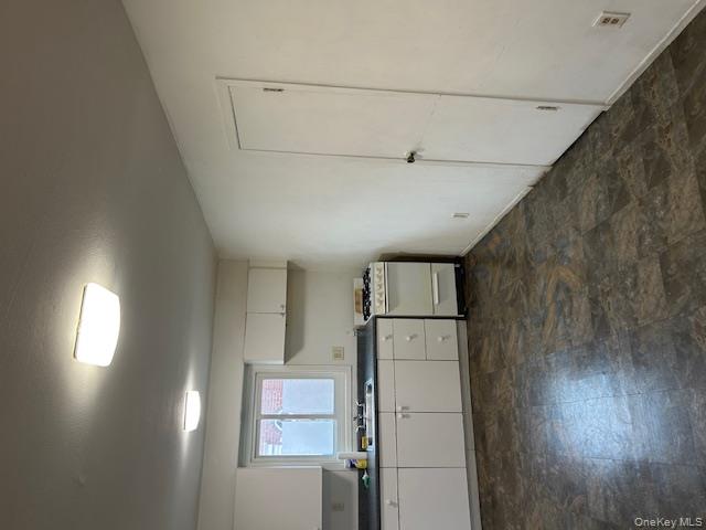 639 Wellwood Avenue Unit: B6