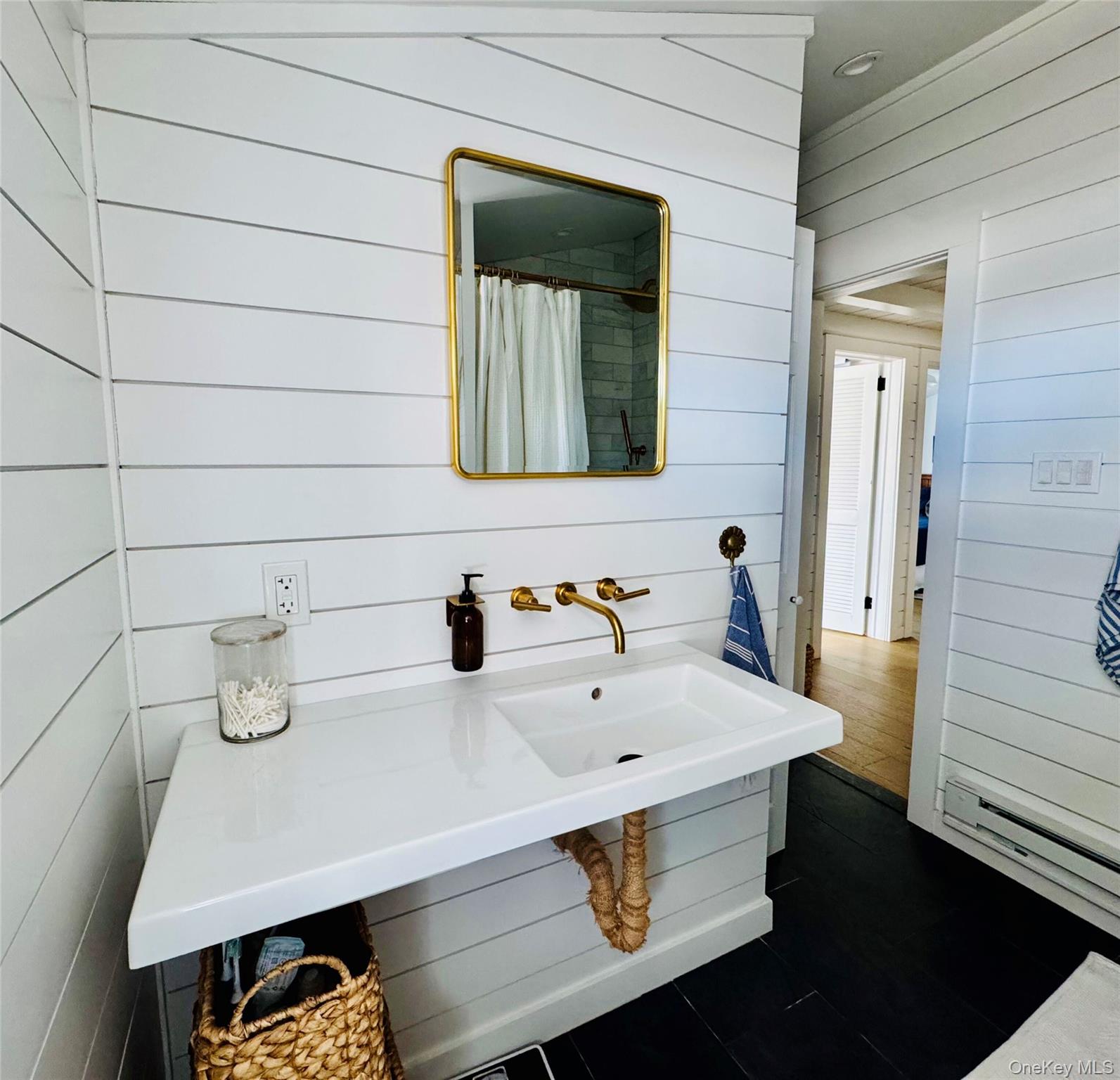 106 Oak Beach Road