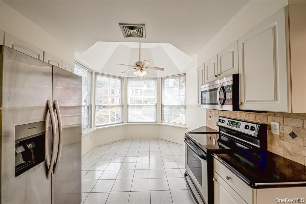 52 Admirals Drive E