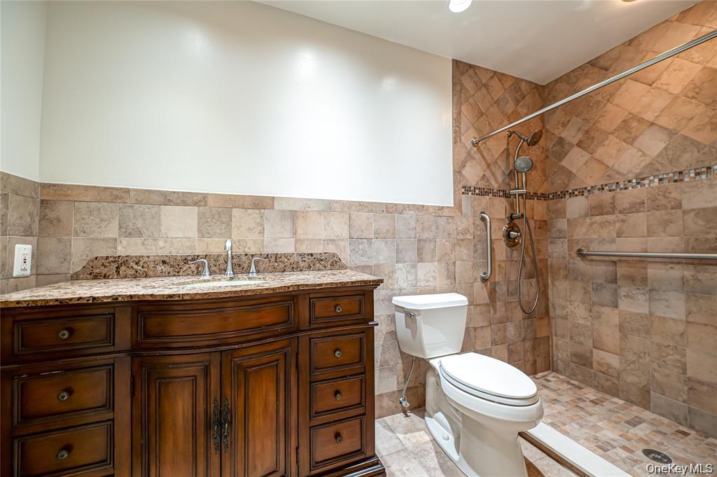 52 Admirals Drive E